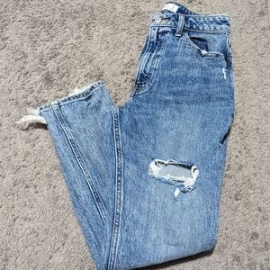 Abercrombie and Fitch High Rise Mom Jean - Curve Love Size 26/2R